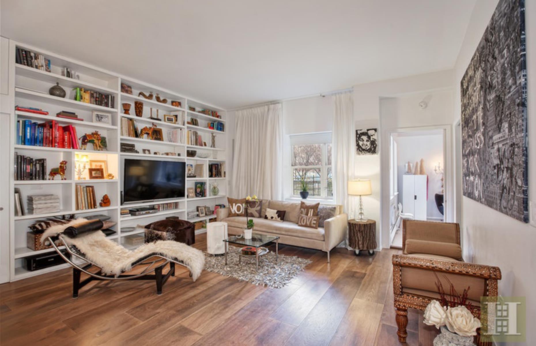 Modern Manhattan apartment, New York, USA: $460,000 (£328k)